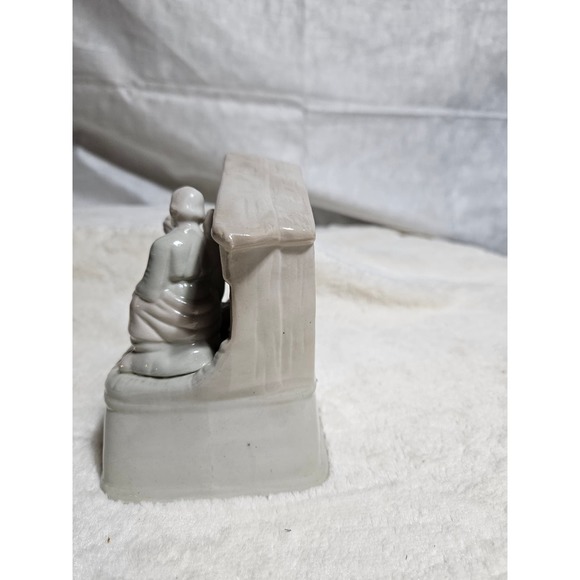 Vintage Ceramic Holy Family Nativity Scene Wind Up Music Box 5.5" x 5.5" x 4" - Picture 4 of 7